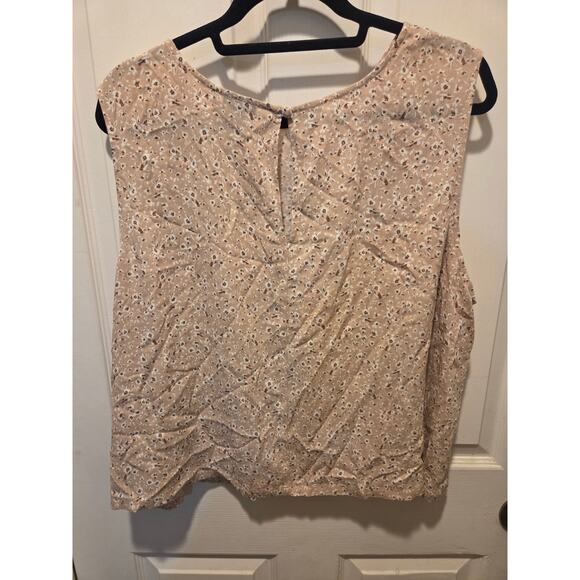 Torrid Sleeveless Blouse - Size 0 (Large) - Beige Floral Print NWOT - Picture 2 of 4